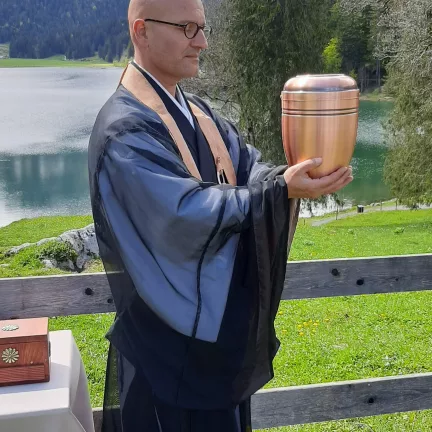 Beerdigung ohne Pfarrer - Bestattungsredner - Zen Meister Reding