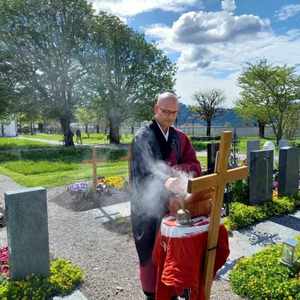 Beerdigung ohne Pfarrer - Grabredner - Zen Meister Reding