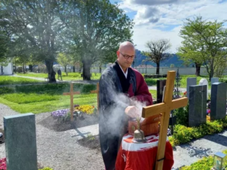 Abschiedsredner und Trauerredner Vater Reding aus dem Honora Zen Kloster