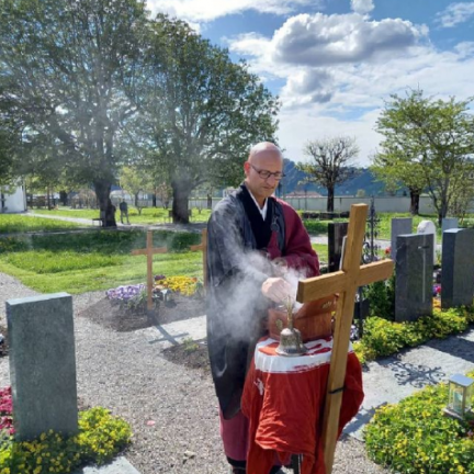 Geistliche und Spirituelle Abschiedsfeier mit Trauerredner - Zen Meister Vater Reding