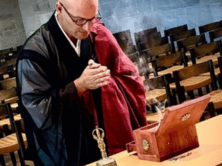 Zen Pfarrer - Trauerredner - Zen Vater Meister Reding