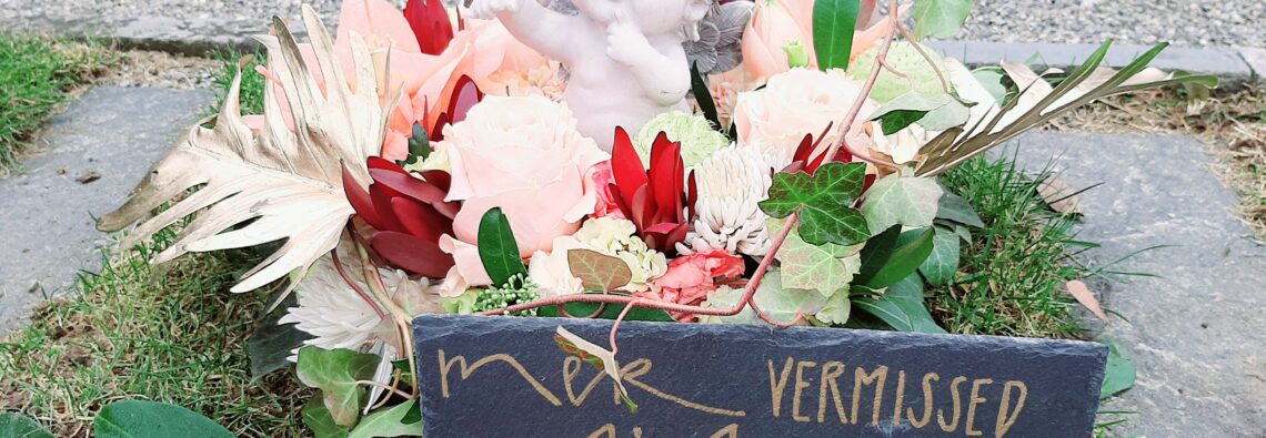 Abt Reding (Zen Mönch) Trauerredner und Abschiedsredner Thurgau Romanshorn fürht durch die konfessionslose Beerdigung