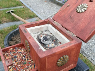 Phönix Ritual bei der Beerdigung - Weihrauch und Sandelholz
