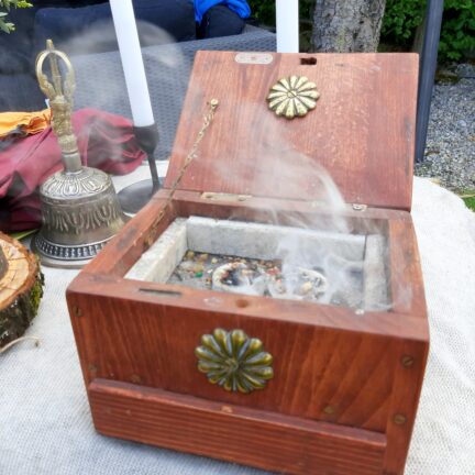 Phönix Ritual bei der Beerdigung - Weihrauch und Sandelholz