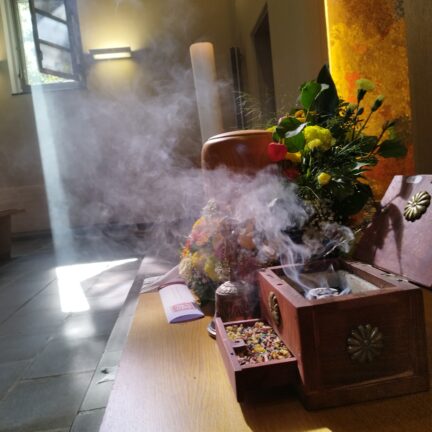 Buddhistische Bestattung in Zürich Fluntern mit Abt Reding als Trauerredner