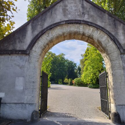 Bestattungsredner - Stadt Zürich - Trauerredner Zen Vater Meister Reding