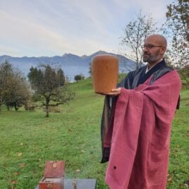 Trauerfeier im Freien - Abschiedsredner Vater Reding