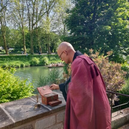 Beisetzung mit Zen Meister Vater Reding - Trauerredner