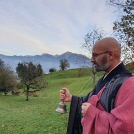 Trauerfeier im Freien - Beerdigung Redner Zen Vater Meister Reding