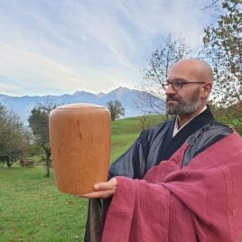 Trauergottesdienst - Würdevoll Abschiednehmen mit Vater Reding - Zen Meister