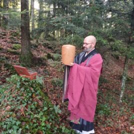 Trauergottesdienst - Würdevoll Abschiednehmen mit Vater Reding - Zen Meister