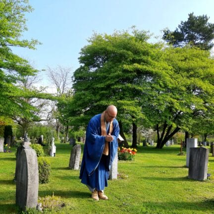 Gedenkzeremonie - 25 Jahre mit Abdankungsredner - Zen Meister Reding