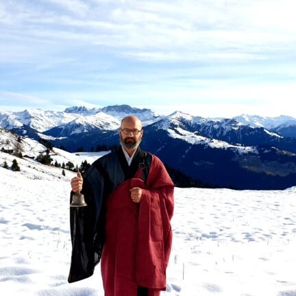 Asche verstreuen auf dem Berg - Abschiedsredner und Trauerredner - Zen Meister Vater Reding