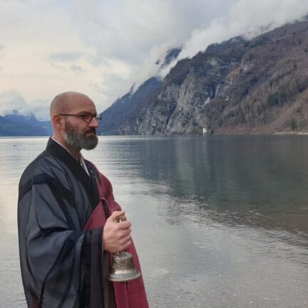 Asche verstreuen Walensee - Ostschweiz - Trauerredner Zen Meister Vater Reding