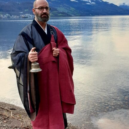 Asche verstreuen Walensee - Ostschweiz - Trauerredner Zen Meister Vater Reding