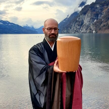 Asche verstreuen Walensee - Ostschweiz - Trauerredner Zen Vater Meister Reding