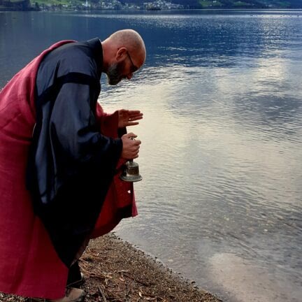 Asche verstreuen Walensee - Ostschweiz - Trauerredner Zen Meister Vater Reding