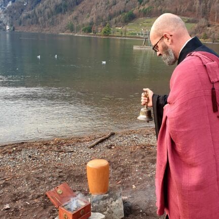 Asche verstreuen Walensee - Ostschweiz - Trauerredner Zen Vater Meister Reding