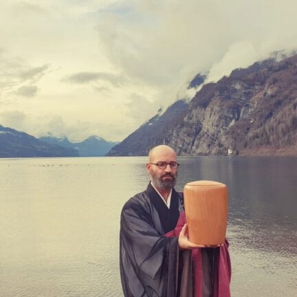 Asche verstreuen Walensee - Ostschweiz - Trauerredner Zen Meister Vater Reding