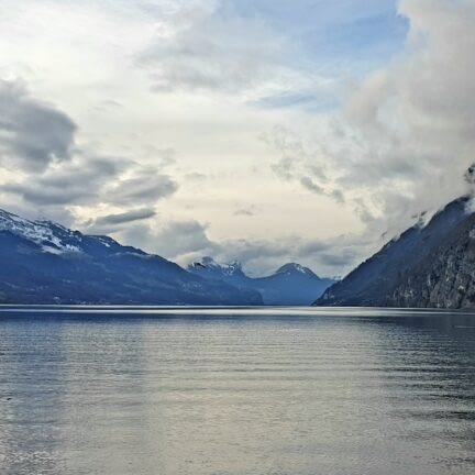 Asche verstreuen Walensee - Ostschweiz - Trauerredner Zen Vater Meister Reding