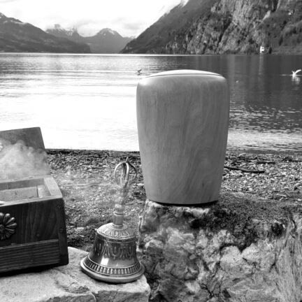 Asche verstreuen Walensee - Ostschweiz - Trauerredner Zen Meister Vater Reding