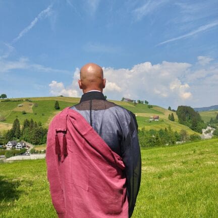 Bennau Einsiedeln Trauerredner und Abschiedsredner für die Beerdigung - Zen Vater Meister Reding