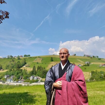 Bennau Einsiedeln Trauerredner und Abschiedsredner für die Beerdigung - Zen Vater Meister Reding