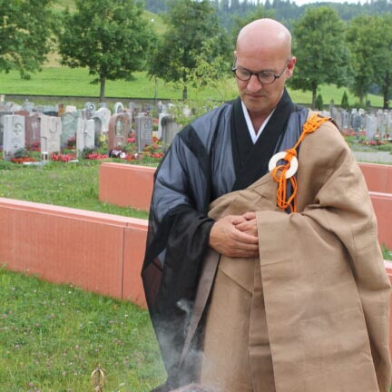 Einsiedeln - Schwyz - Trauerredner und Abschiedsredner Zen Meister Vater Reding