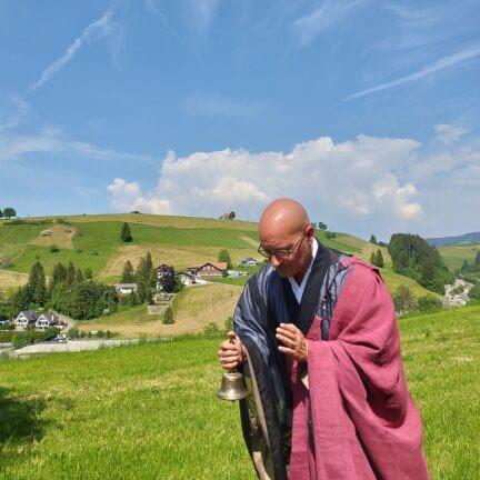 Bennau Einsiedeln Trauerredner und Abschiedsredner für die Beerdigung - Zen Vater Meister Reding