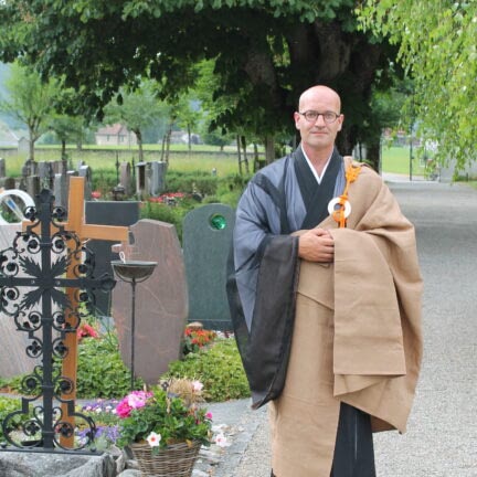 Reichenburg Siebnen Wangen Trauerredner für die Beerdigung Zen Vater Meister Reding