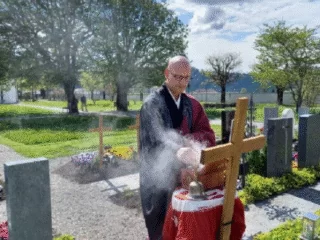 Geistliche und Spirituelle Abschiedsfeier mit Trauerredner - Zen Vater Meister Reding
