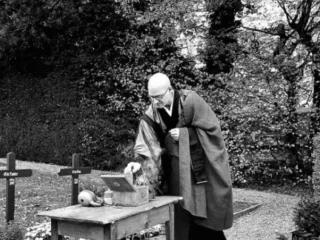 Phönix Ritual bei der Beerdigung - Weihrauch und Sandelholz
