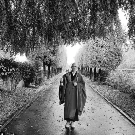 Totenruhe mit Zen Vater Meister Reding