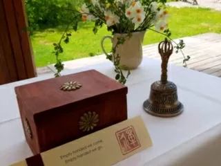 Phönix Ritual bei der Beerdigung - Weihrauch und Sandelholz
