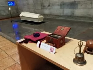Phönix Ritual bei der Beerdigung - Weihrauch und Sandelholz