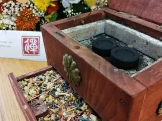 Phönix Ritual bei der Beerdigung - Weihrauch und Sandelholz