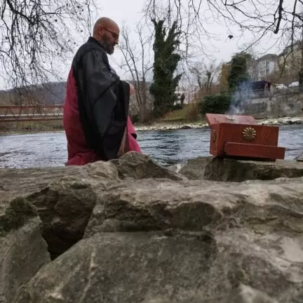 Asche verstreuen am Fluss - Limmat Baden - Trauerredner - Zen Vater Meister Reding