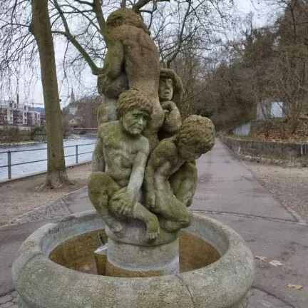 Asche verstreuen am Fluss - Limmat Baden - Trauerredner - Zen Vater Meister Reding