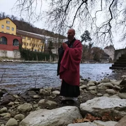 Asche verstreuen am Fluss - Limmat Baden - Trauerredner - Zen Vater Meister Reding